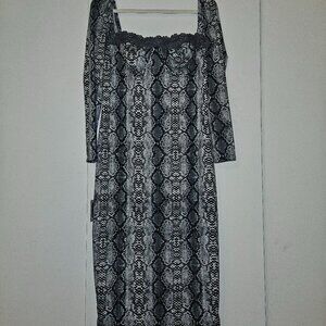 Fashion Nova Gray & White Snakeskin Print Corset Style Bodycon Dress (1X)